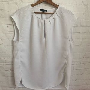 J. Crew white textured keyhole front sleeveless top blouse Size 10